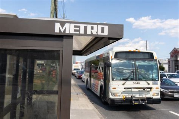 Does Houston Metro hire felons?