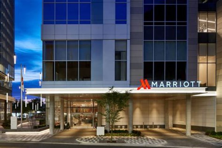 Does Marriott have a dining program?
