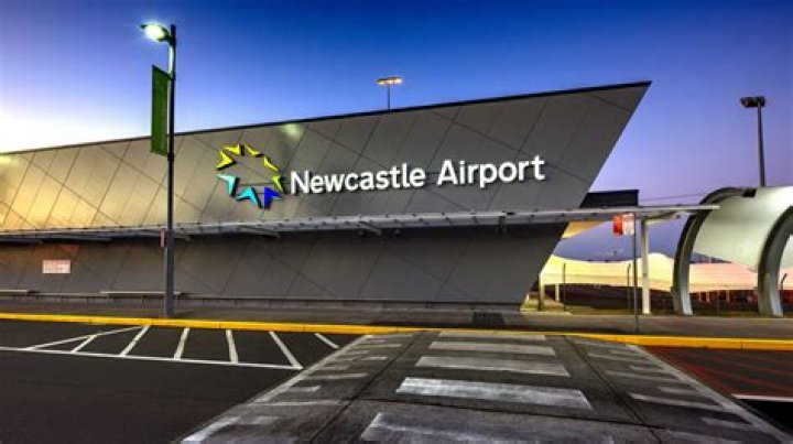 Does Newcastle Airport have a bar?