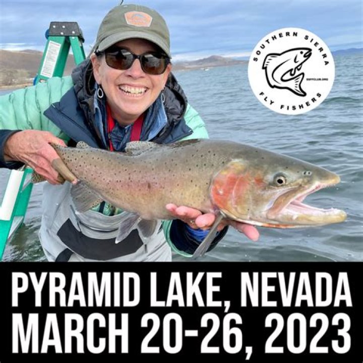 Does Pyramid Lake have a beach?