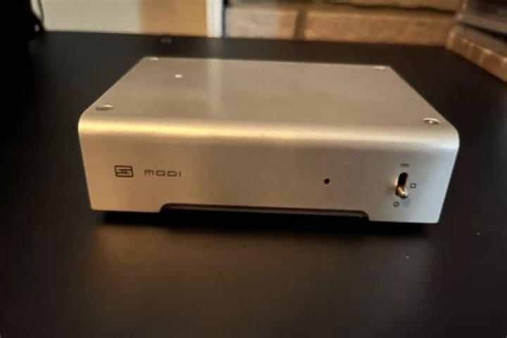 Does Schiit Modi come with USB?