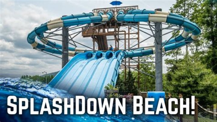 Does splashdown have a swimming pool?