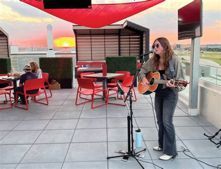 Does Talking Stick have live music?