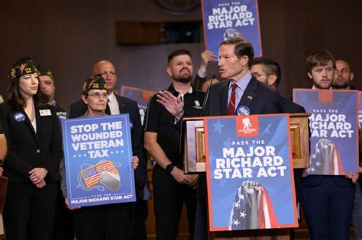 Does the government pay for veterans burial?