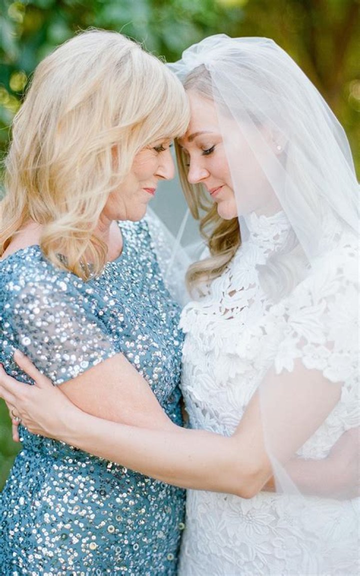 Does the mother of the bride wear a corsage at the bridal shower?