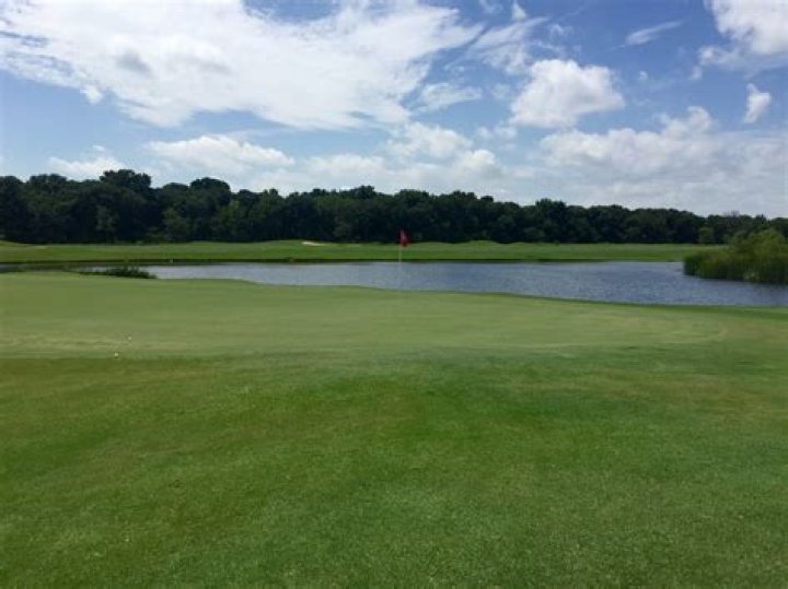 Does WinStar have a golf course?