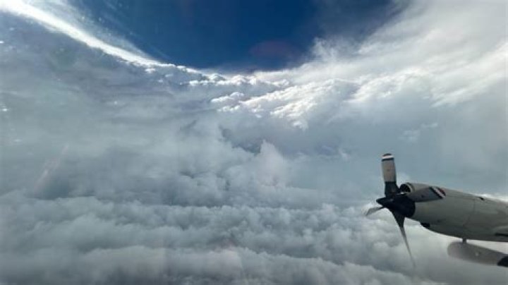 Has a hurricane hunter ever crashed?