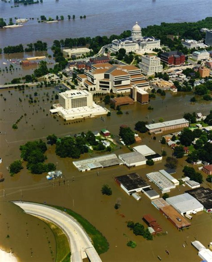 Has the Mississippi river ever flooded Memphis?
