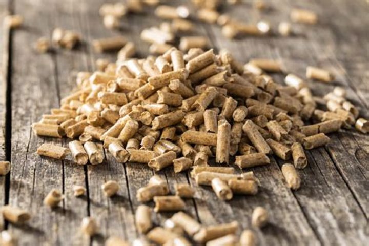 How are wood pellets dried?