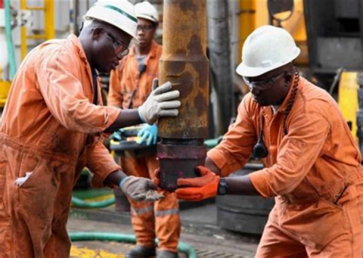How can I get a job in the oil and gas industry in Nigeria?
