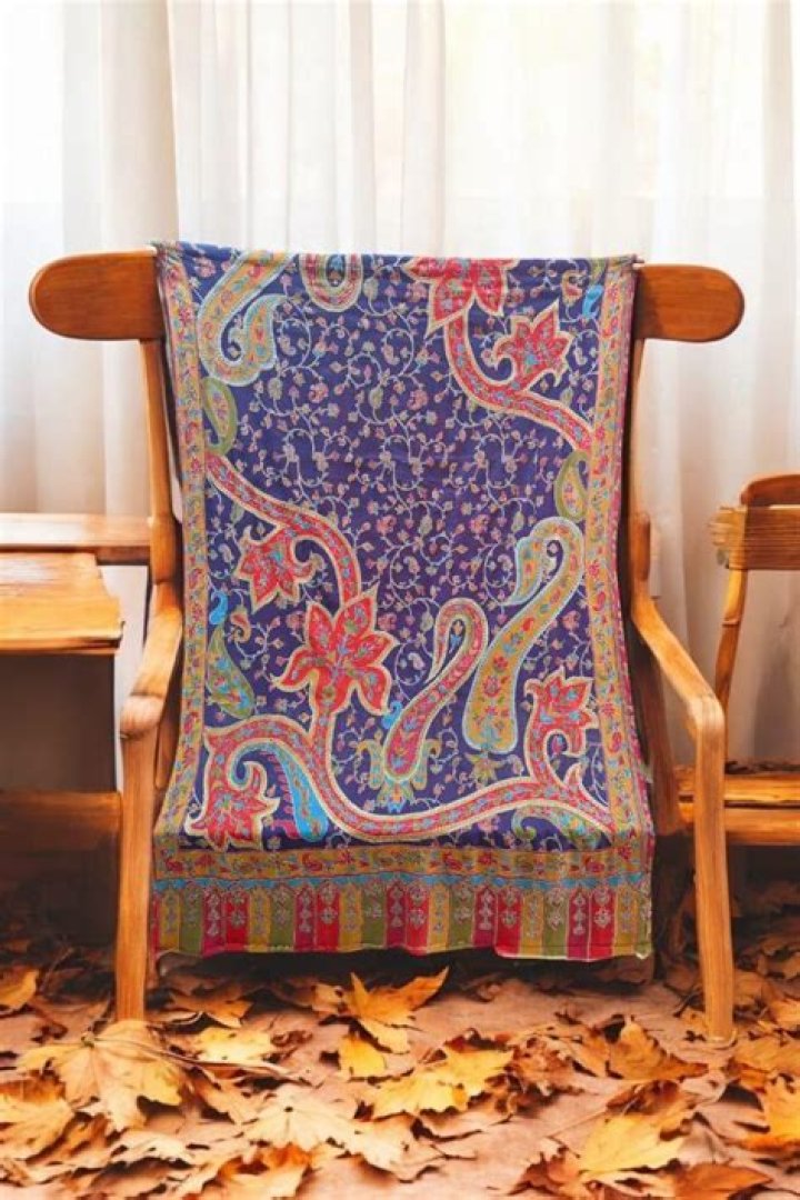How can you tell if a Kashmiri shawl is real?