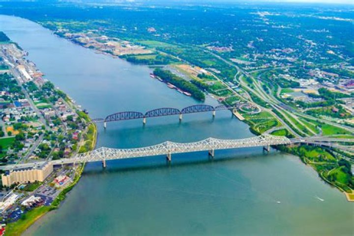 How deep is the Ohio River in Louisville Kentucky?