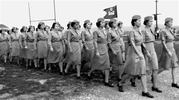 How did gender roles change during ww2?