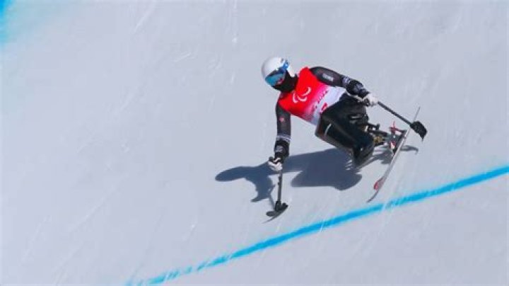 How did Paralympic alpine skiing begin?