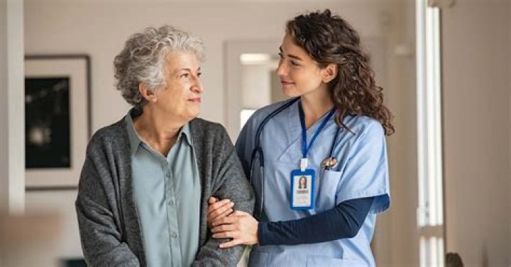 How do I become a geriatric nurse?