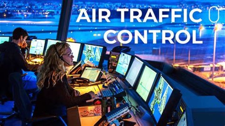 How do I become a traffic cop UK?