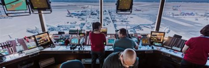 How do I become an air traffic controller in Tennessee?