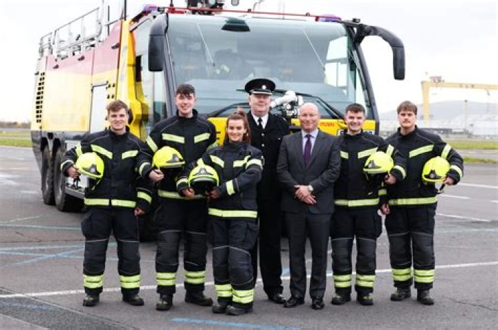 How do I become an airport firefighter UK?