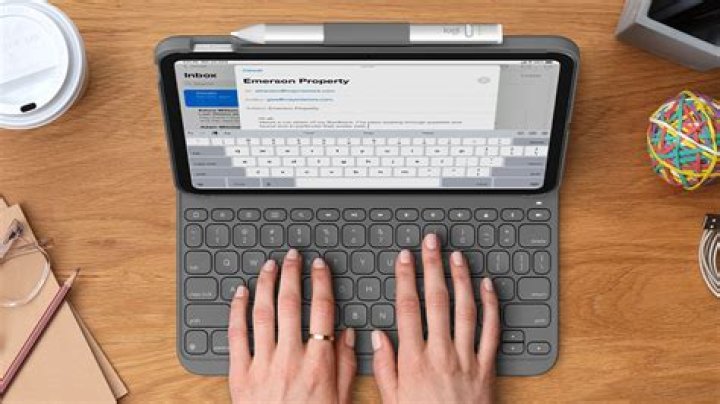 How do I connect my Kensington keyboard to my iPad?