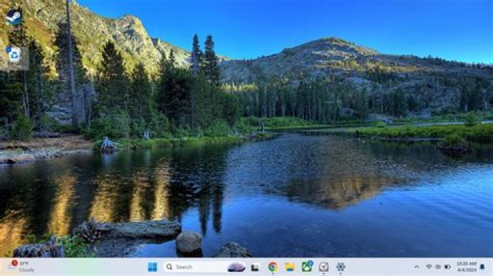 How do I download new themes for Windows 7?