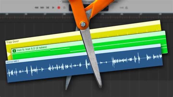 How do I duplicate a track in GarageBand IOS?