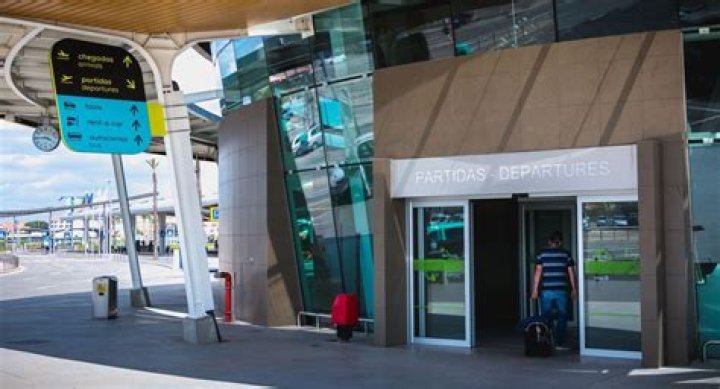 How do I get from Faro airport to Lagos?