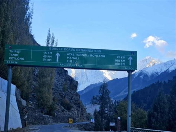 How do I get from Kullu airport to Manali?