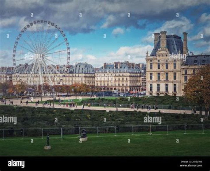 How do I get Parisian houses in Simcity?