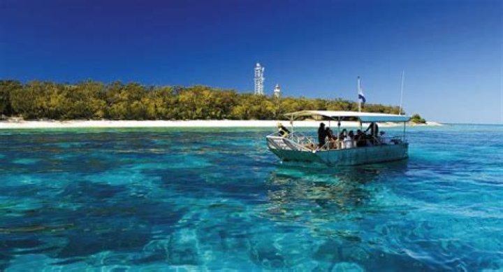 How do I get to Lady Elliot Island?
