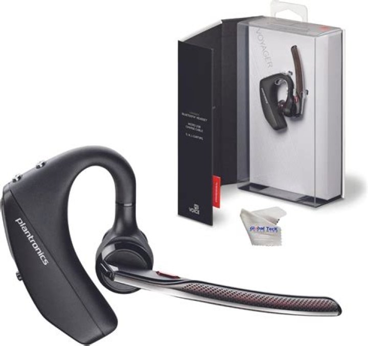 How do I know when my Plantronics Voyager Legend is charged?
