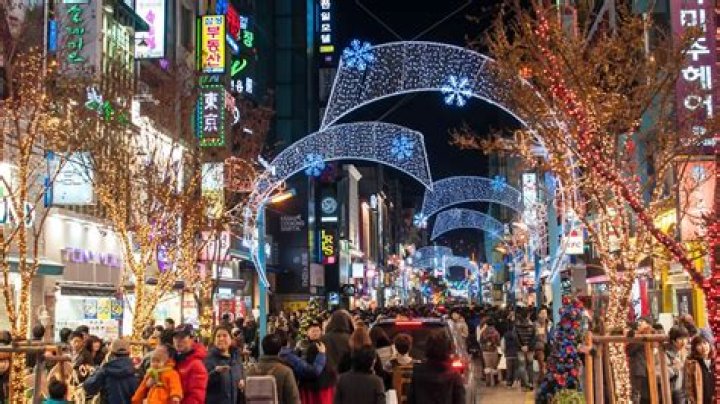 How do Koreans celebrate Gwangbokjeol?