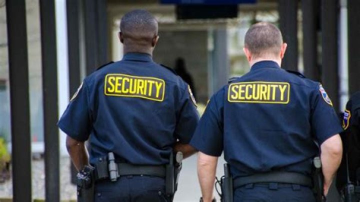 How do you become a commissioned security officer?