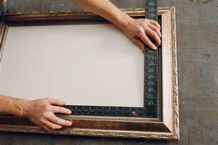 How do you become a picture framer?