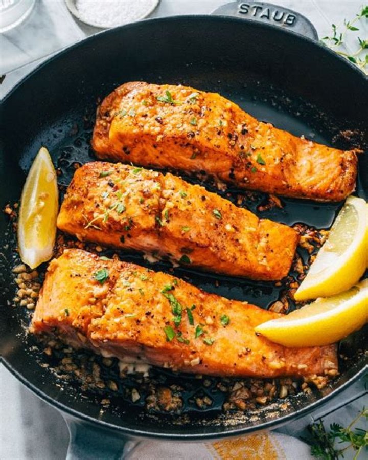 How do you cook salmon Flay?