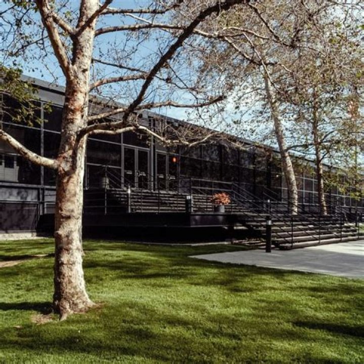 How do you get into the Art Center College of Design?