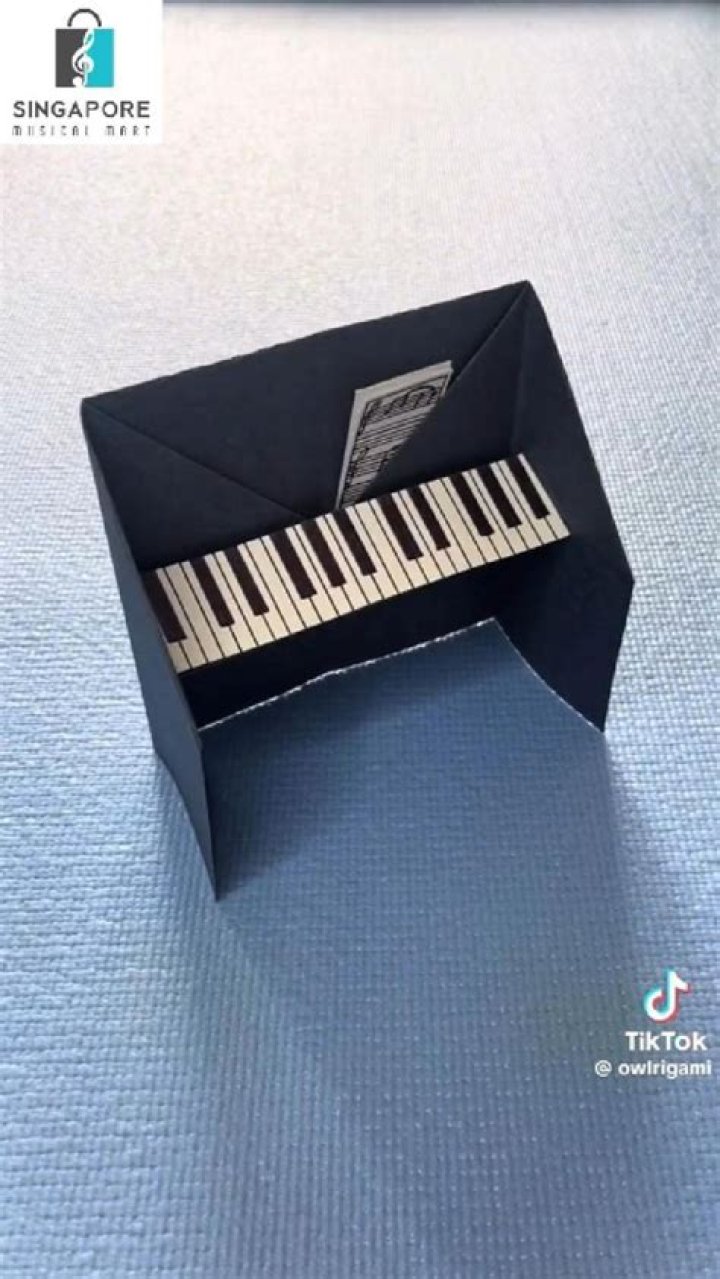 How do you make a paper piano?