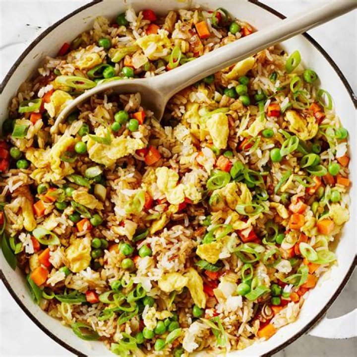 How do you make brown fried rice?