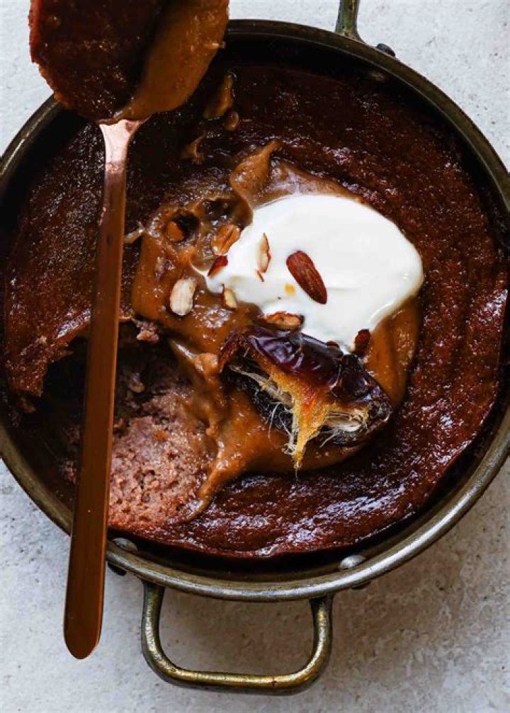 How do you make Donna Hay sticky date pudding?