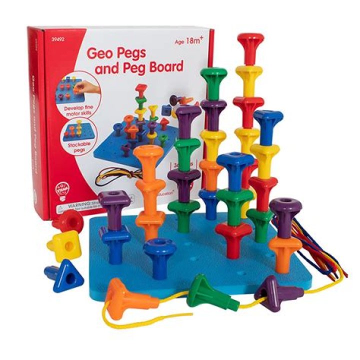 How do you play wooden peg games?