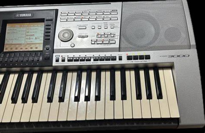 How do you record on a Yamaha PSR 3000?