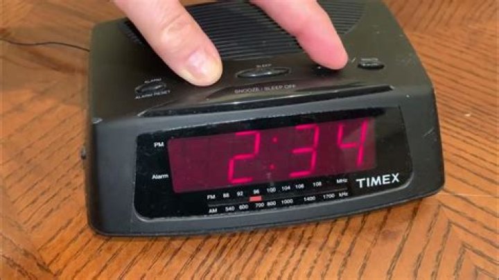 How do you set the time on a Timex t2312 clock radio?