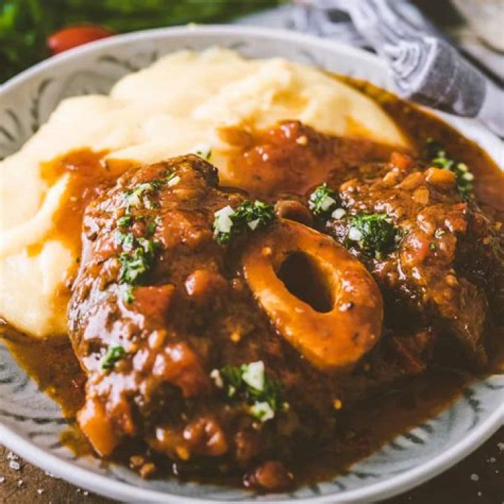 How do you thicken osso buco sauce?