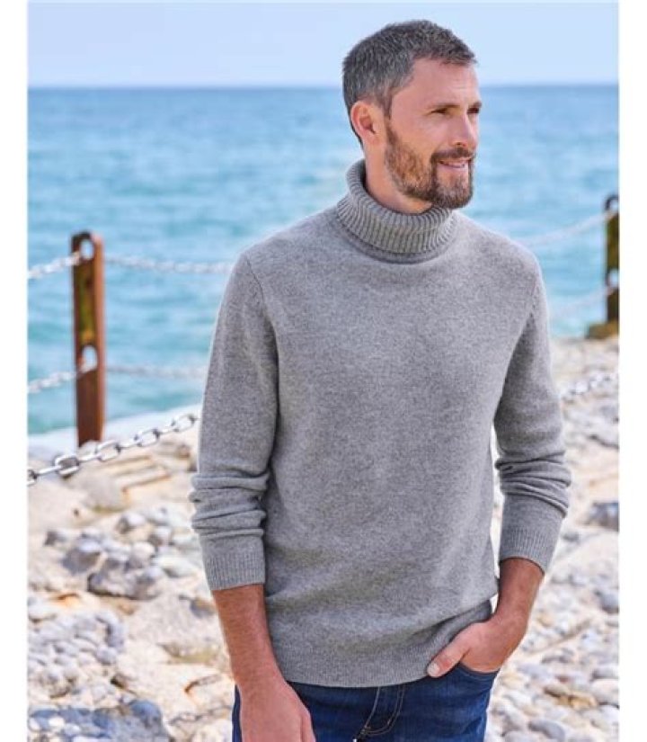 How do you wear a roll neck jumper for men?