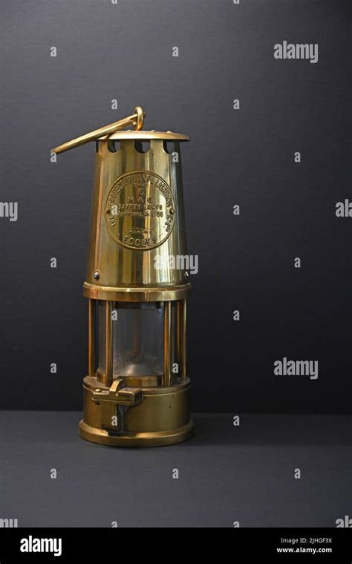 How does a miners lamp work?