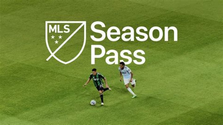 How does a season pass on iTunes work?
