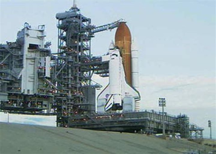 How does a spaceship launch?