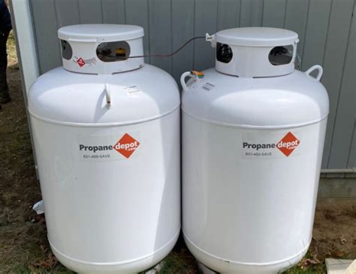 How far does a 500 gallon propane tank need to be from house?