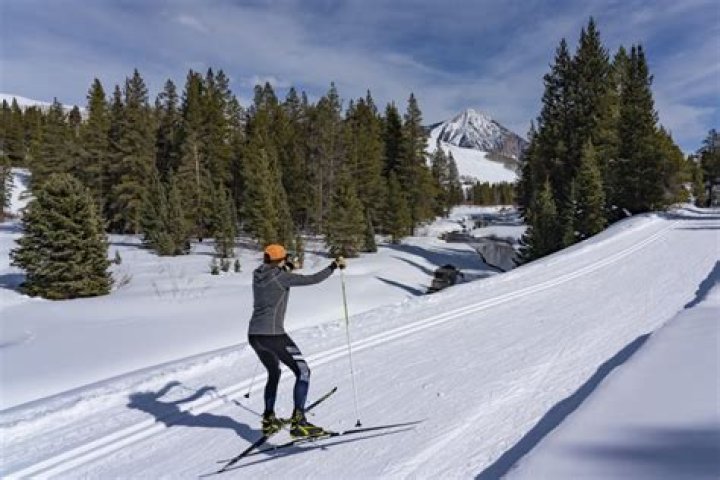 How far is skiing from Seattle?