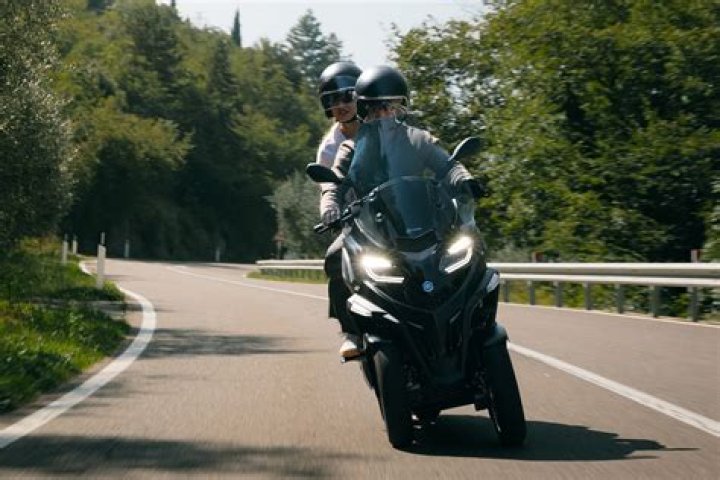 How fast can a Piaggio MP3 500 go?