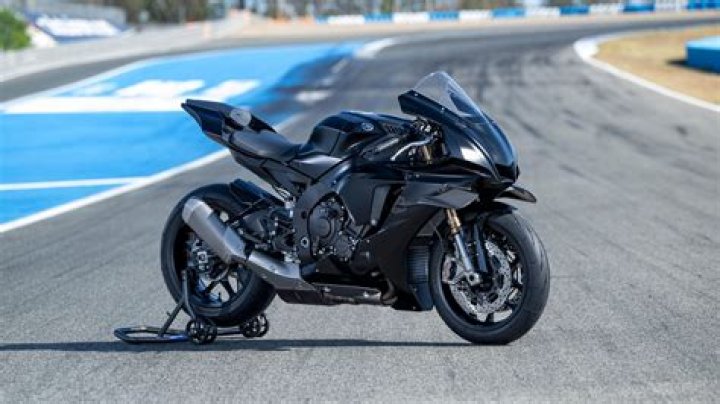 How fast does the Yamaha R1M go?